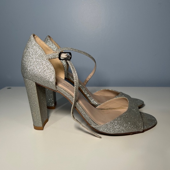 Le Chateau Silver Sparkly Heels - Picture 4 of 6